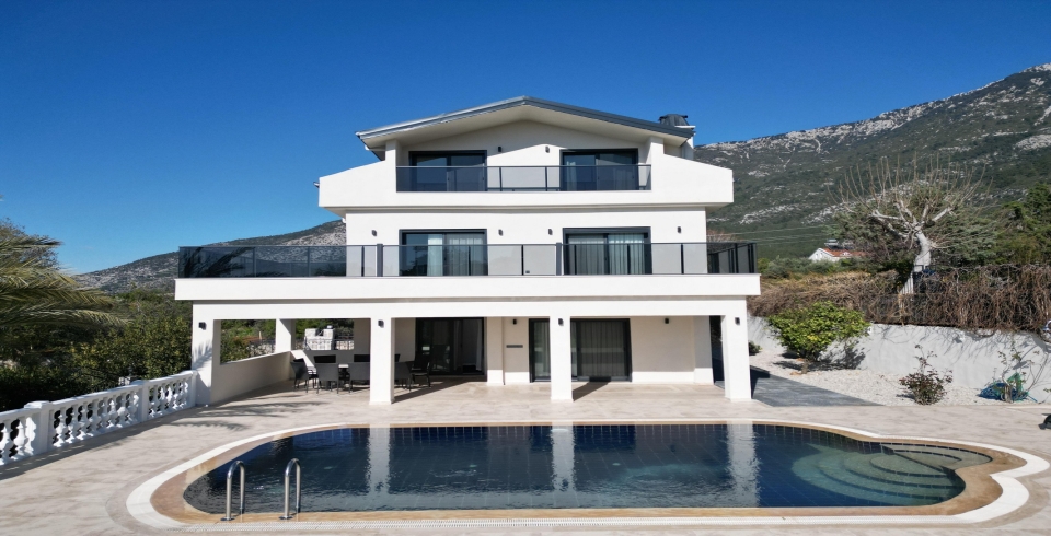 Villa White Deluxe