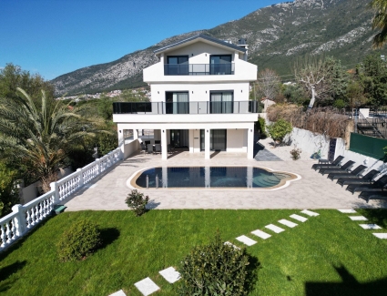 Villa White Deluxe